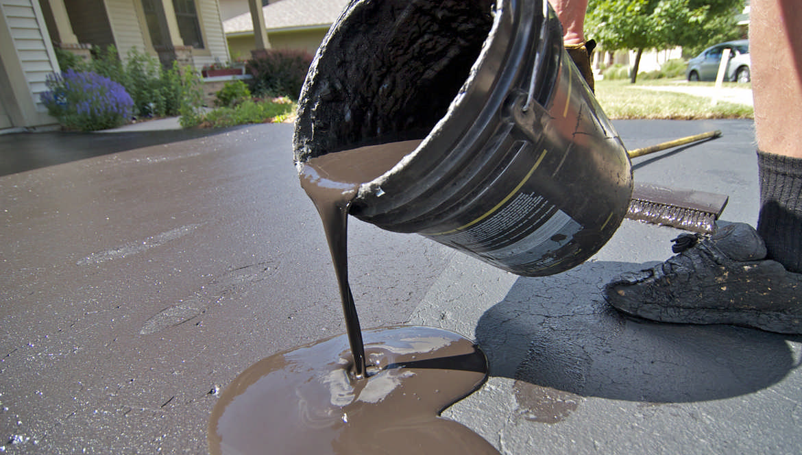 Choosing the Right Seal Coat for Your Blacktop Driveway