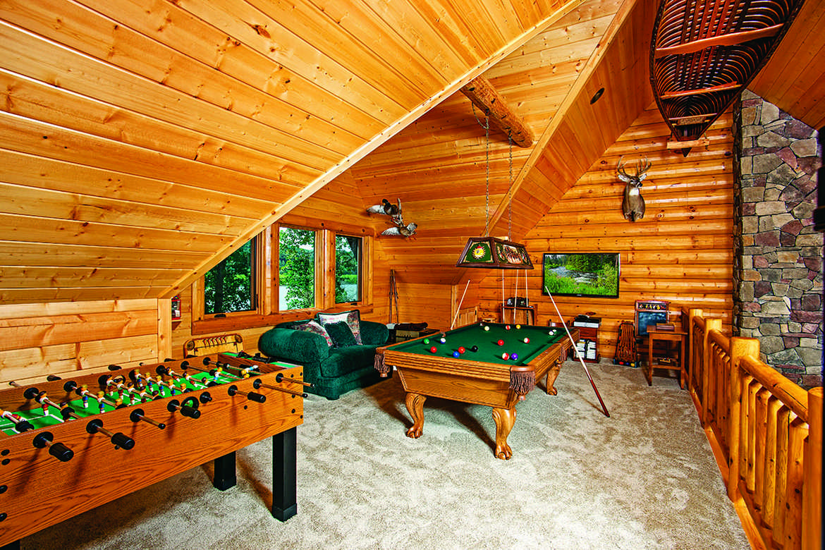 A Waterfront Log Home in South Dakota
