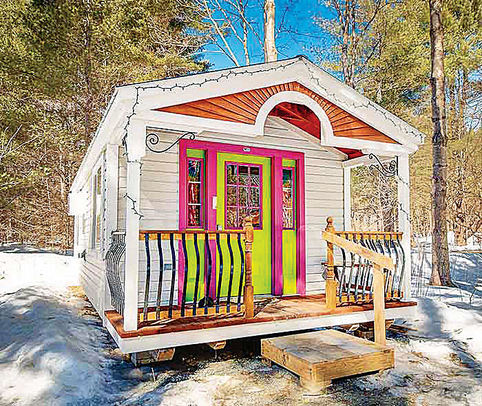 12x26-tiny-house-rental-airbnb-appleblossom-cottage-interior-hirez-home-office5-(2)